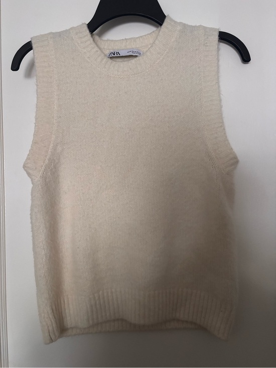 Zara Sweaters - Zara Cream Sleeveless Crewneck Knit Sweater Vest | Size Medium